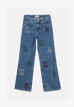 Calças de ganga largas de tom azul claro, apresentando letras bordadas coloridas em várias tonalidades. Design clássico de cinco bolsos com fecho de botão metálico.