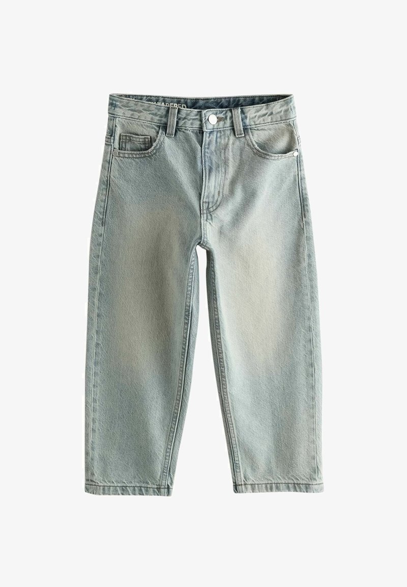 Jean en denim bleu clair taille haute avec bouton frontal, fermeture éclair, passants de ceinture et cinq poches, posé à plat sur un fond blanc.