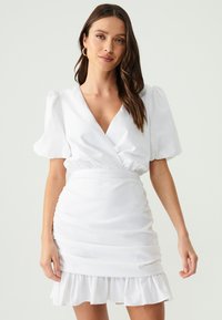 SÁVEL ADISON  - Shift-haljina - white