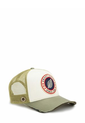 Cappellino con un pannello frontale bianco e lati in rete oliva, caratterizzato da un logo circolare rosso, bianco e blu. Visiera curva e chiusura posteriore regolabile.