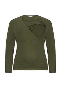 Olivgrünes Langarmshirt mit Wickeldesign, das Stoffraffungen über der Brust und eine glatte Textur aufweist. Minimalistisches Design.