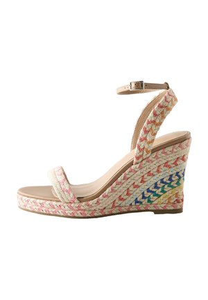 Sandale cu platformă tip pană și curea la gleznă, design bej din iută împletită, cu modele chevron roz, portocaliu, albastru și verde pe toc.