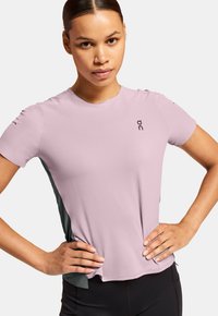 On PERFORMANCE - Sports T-shirt - mauve   lead