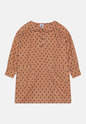 Langærmet kjole til småbørn i lyst brun kordfløjl med lille navy og grøn blomstret print, Peter Pan-krave, tre knapper foran og to forlommer.