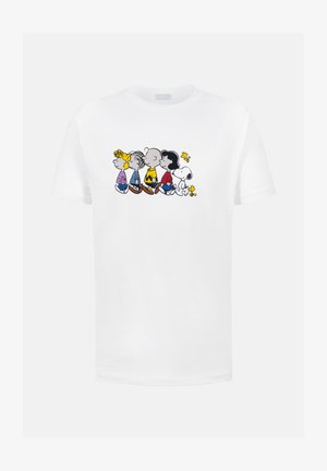 Witte shirt met een kleurrijke print van Peanuts-personages die in een rij lopen: Sally, Linus, Charlie Brown, Lucy, Snoopy en Woodstock.
