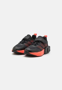 adidas Performance STAR WARS RUNNER KIDS UNISEX - Gyaloglócipő - core black/solar red/cloud white