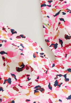 Robe multicolore avec un motif floral dans des teintes de rose, violet et or, dotée d'un décolleté en V et de détails de corsage structurés.