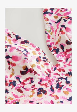 Mitmevärviline kleit, millel on lillemuster roosa, lilla ja kuldse tooni, V-kaelus ja struktureeritud rindkere detailid.