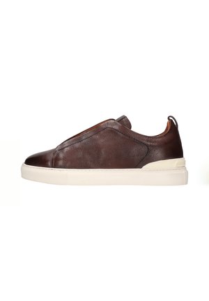 Sneakers - bruin