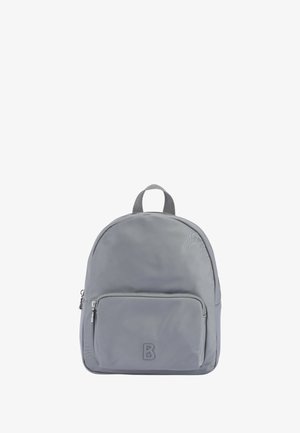 Grijze nylon rugzak met een ronde vorm, voorzien van een ritszak aan de voorkant en een klein handvat aan de bovenkant. Gelaagde stof met een minimalistisch ontwerp.