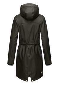 Manteau imperméable noir avec capuche, taille cintrée et ourlet fendu. Fabriqué en matériau lisse avec un branding subtil au dos.