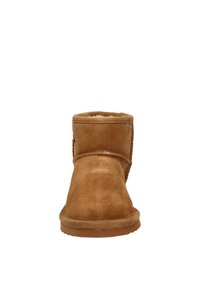 Bruine suède enkelboot met een zachte schapenvacht voering, ronde neus en decoratieve stiksels langs de rand. Platte rubberen zool.