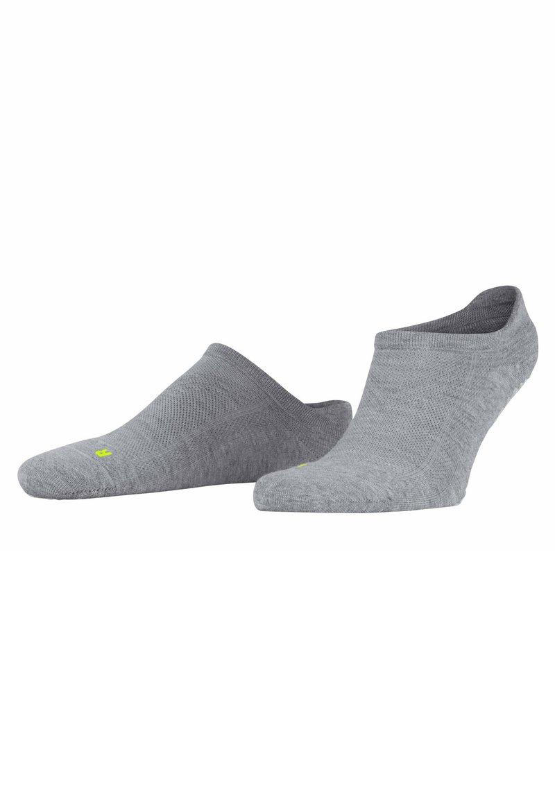 Calcetines tobilleros grises con un diseño de punto texturizado, construcción sin costuras y un pequeño logo amarillo en la zona de los dedos. Material suave.