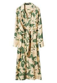 Robe longue boutonnée avec grand motif floral beige et vert, manches longues, col et ceinture en tissu assorti à la taille.