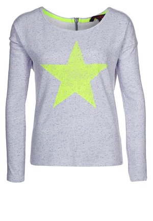 Camicia a maniche lunghe realizzata in tessuto a maglia grigio chiaro, con un grande design di stella neon gialla sul davanti e chiusura con zip sul retro.