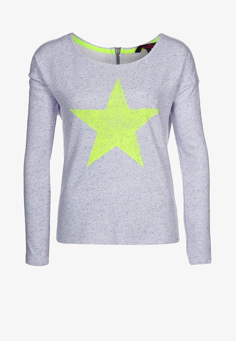 Camisa de manga larga hecha de tejido de punto gris claro, con un gran diseño de estrella amarilla neón en la parte delantera y un cierre de cremallera en la parte posterior.
