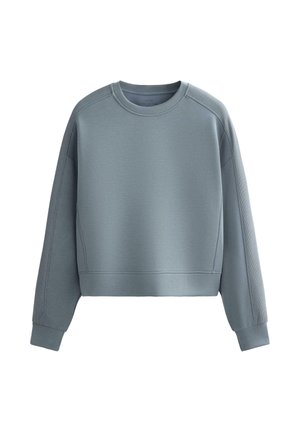 Skraťená mikina v mäkkej, tlmenej modrej látke. Má dlhé rukávy, okrúhly výstrih a rebrované akcenty pozdĺž ramien a manžiet.