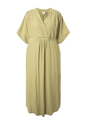 Robe midi vert olive clair avec décolleté en V, larges manches jusqu’au coude, taille froncée et fine ceinture à nouer.