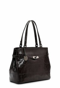 Sac à main en simili cuir crocodile marron foncé avec deux poignées, fermoir en métal argenté, et une étiquette décorative. Forme légèrement structurée.