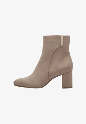 Marco Tozzi BY GUIDO MARIA KRETSCHMER - Klasické členkové čižmy - tan