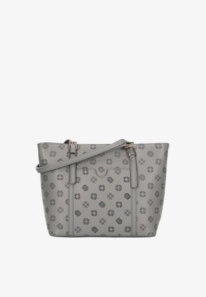 Bolso tote de cuero gris con patrones en relieve, doble asa y cierre de cremallera. Presenta una textura suave y un diseño estructurado.
