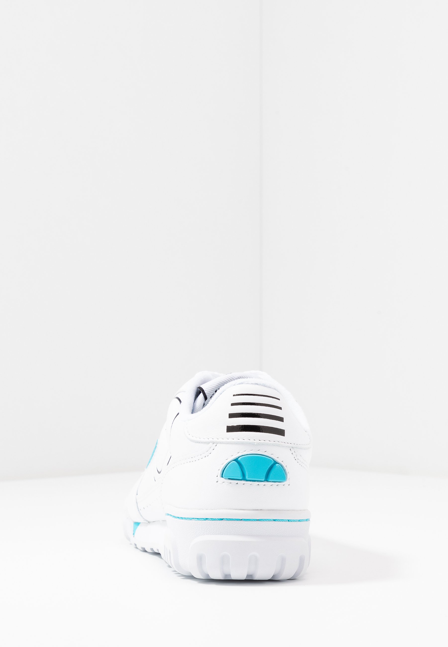 Ellesse SMILEY X TANKER Joggesko whitesilverblue Ellesse SMILEY X TANKER Joggesko whitesilverblue