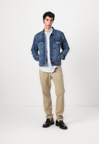 Tommy Hilfiger HARLEM - Chinos - camel