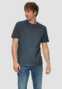 QS GEWASCHENES  MIT RUNDHALSAUSSCHNITT - T-Shirt basic - tiefblau