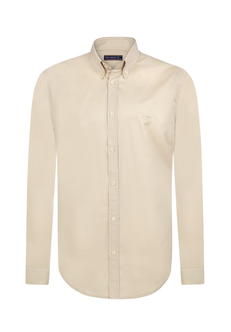 Camisa de manga larga color beige claro con cuello abotonado, que presenta un sutil logo bordado en el pecho y un clásico cierre de botones en la parte delantera.