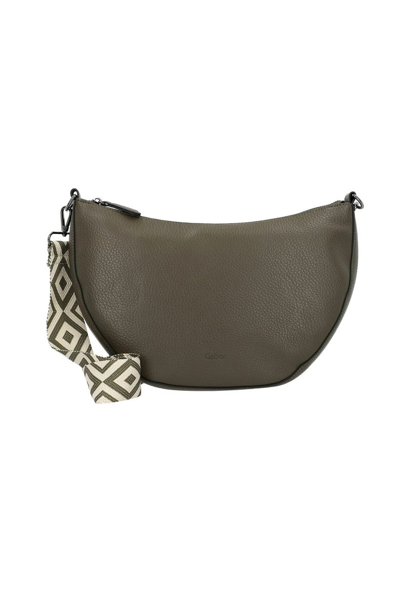 Bolso de mano de cuero verde oliva con forma curva, que presenta una correa de tela con un diseño geométrico en beige y negro, con cierre de cremallera en la parte superior.