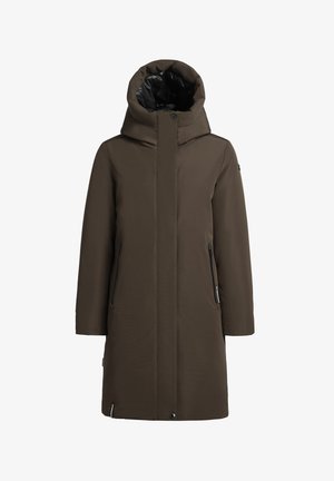 Chaqueta parka impermeable marrón con una gran capucha, bolsillos laterales con cremallera y una textura suave. El interior presenta un forro negro.