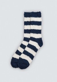 Calcetines de lana con rayas horizontales alternando entre azul marino y crema, con una textura suave y diseño de puntera redonda.