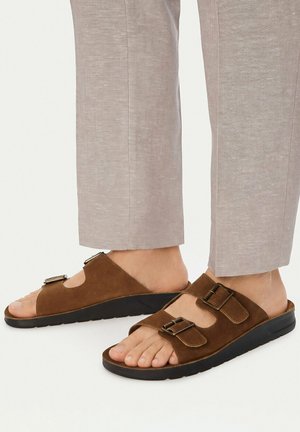 Lasocki, LASOCKI MEN'S FLIP-FLOPS BROWN - Pantolette flach - brown