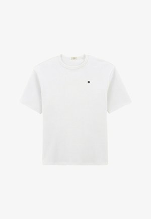 T-shirt en coton blanc à manches courtes, col rond, avec un petit logo noir sur la poitrine gauche. Texture douce et coupe régulière.