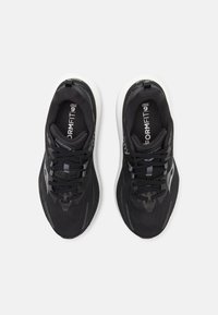 Saucony HURRICANE 24 - Chaussures de running sur route - black/carbon