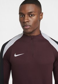 Nike Performance STRIKE DRILL TOP - Majica z dolgimi rokavi - burgundy crush black wolf grey wolf grey