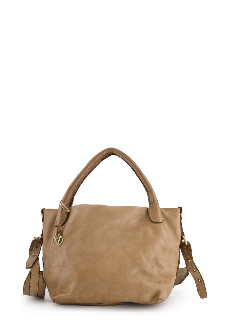 Tasche aus hellbraunem Leder mit strukturiertem Design, doppelten Tragegriffen und einem verstellbaren Riemen. Sie verfügt über ein goldfarbenes Logo-Detail.