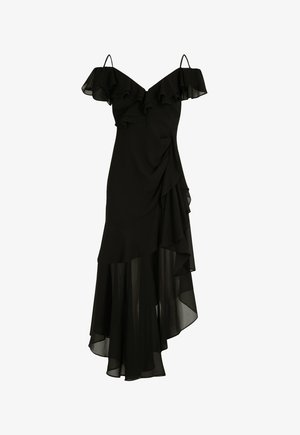 Robe noire asymétrique à épaules dénudées avec bretelles spaghetti, encolure à volants et tissu transparent superposé descendant sur un côté et à l'ourlet.
