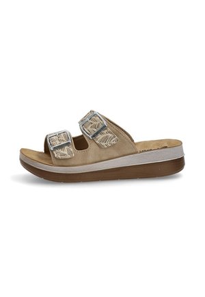 Sandalia marrón con dos hebillas ajustables y una suela acolchada, diseñada para la comodidad y el uso informal.