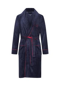 Granatowy, pluszowy szlafrok z czerwonym obszyciem, z kołnierzem w stylu szala, dwoma przednimi kieszeniami, wiązanym paskiem w talii i wyszywanym herbem "H" na piersi.