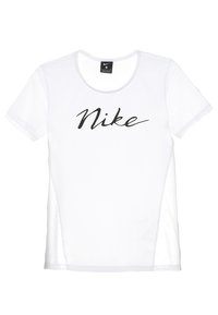 Camiseta blanca de Nike con cuello redondo, mangas cortas y un logo en cursiva negra en la parte frontal. Los paneles laterales texturizados añaden interés visual.