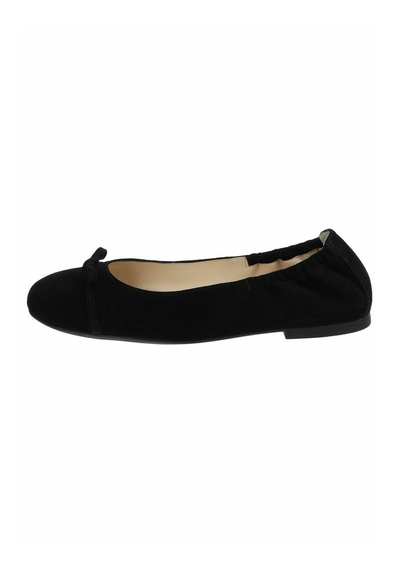 Ballerina in suede nero con punta tonda, un piccolo dettaglio a fiocco nella parte anteriore e una suola in gomma nera flessibile.