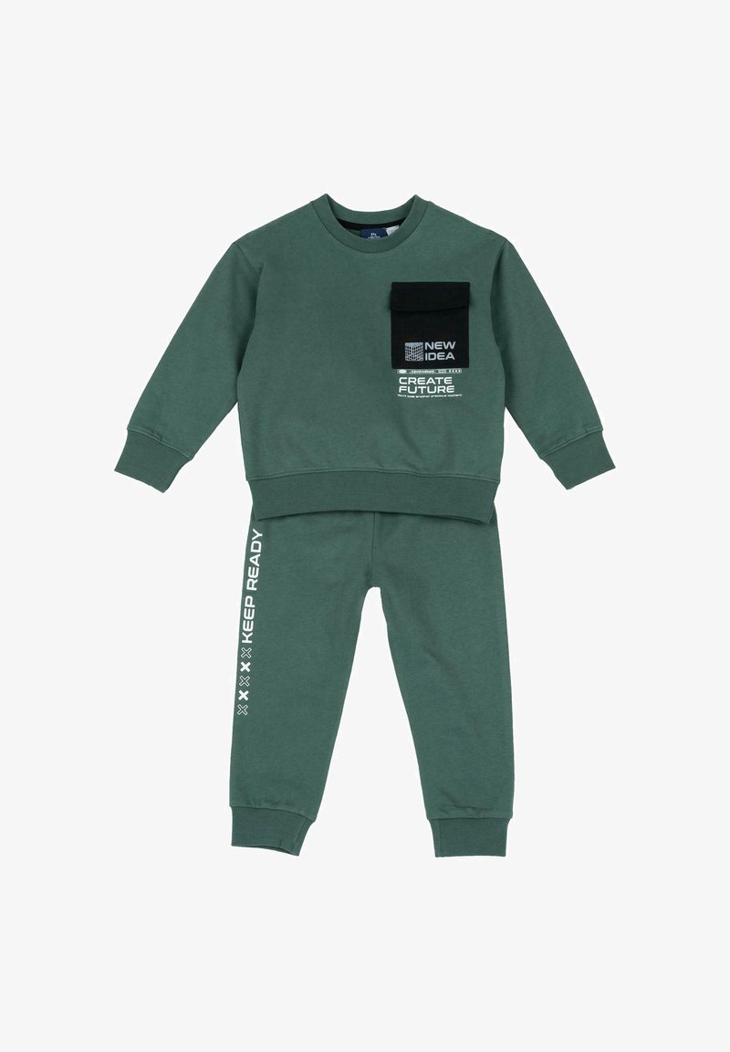 Groene katoenen sweatshirt en broekset, met een zwarte zak, tekstprints "NEW IDEA" en "KEEP READY," en geribde boorden en zoom.