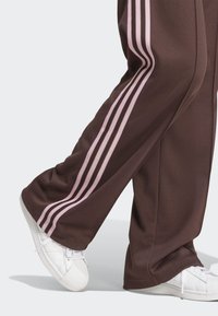 adidas Originals MONTREAL  - Spodnji deli trenirk - shadow brown