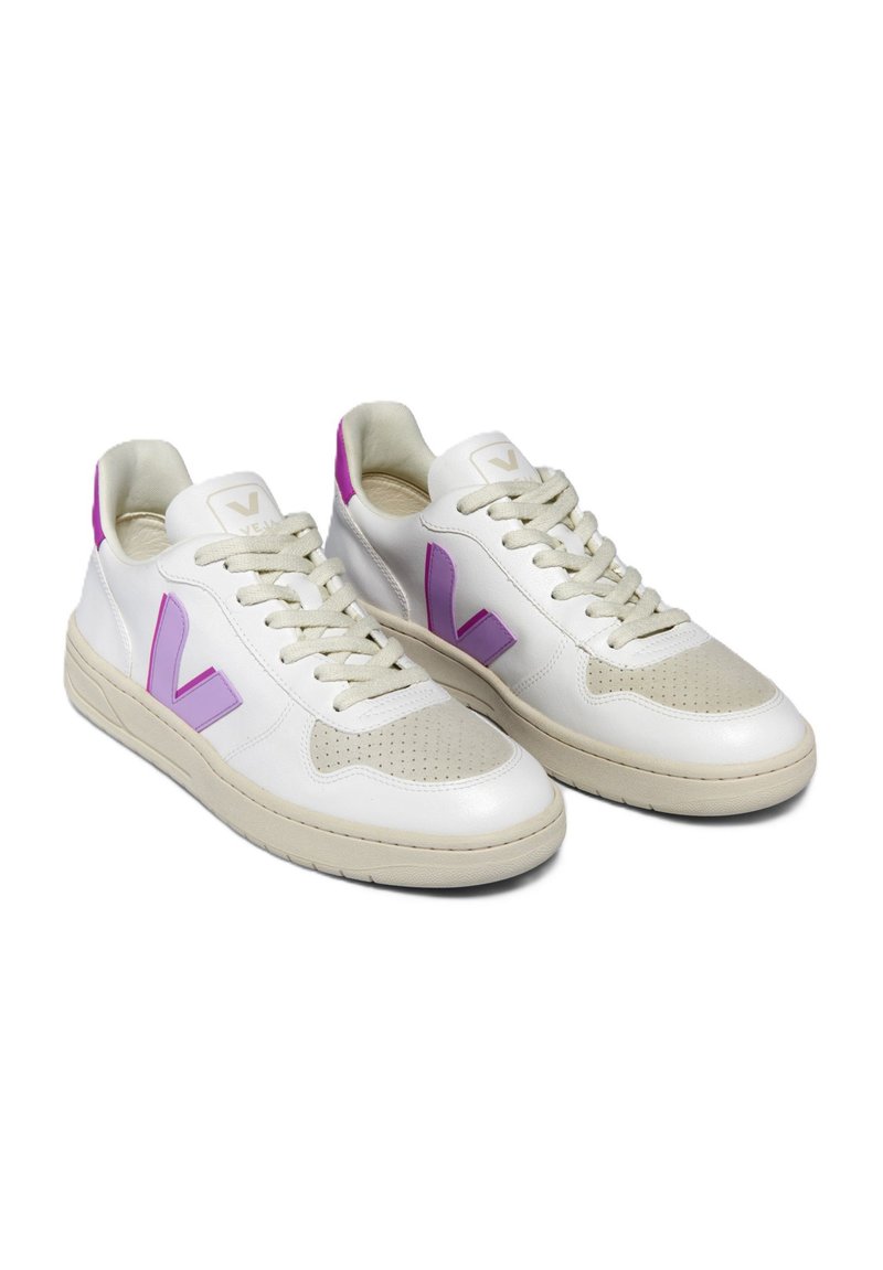 Veja Trainers white orchid ultraviolet/white