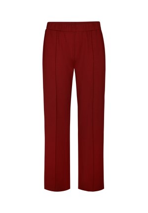 Rode rechte broek met elastische tailleband en verticale naaddetails op een witte achtergrond.