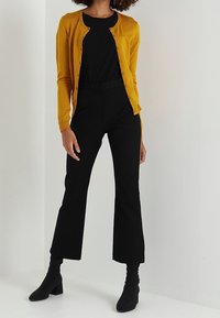 Zalando Essentials Chaqueta de punto - mustard yellow