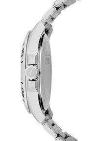 Montre en acier inoxydable argenté avec un boîtier rond et une finition polie. Elle présente une couronne proéminente et un bracelet à maillons avec une texture brillante.