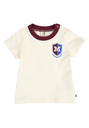 Kremowa koszulka dla malucha z krótkim rękawem, z bordowym kołnierzykiem i herbem na piersi przedstawiającym biały napis "M" oraz liście laurowe.