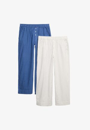 Ein Paar gestreifte Loungehosen: eine blau mit dunkelblauen Streifen, die andere weiß mit hellgrauen Streifen. Beide haben einen elastischen Bund und Taschen.